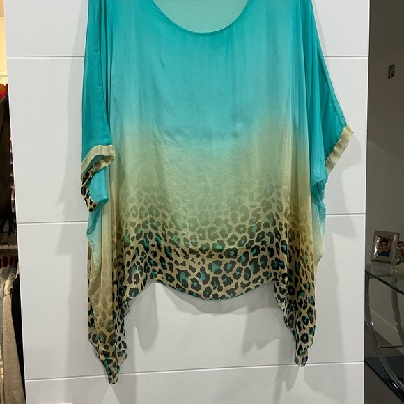 Italian silk one size fits all blouse leopard in the bottom - Picture 5 of 5